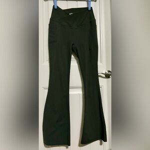 POPFLEX Crisscross Hourglass® Flared Legging with Pockets - Dark Green